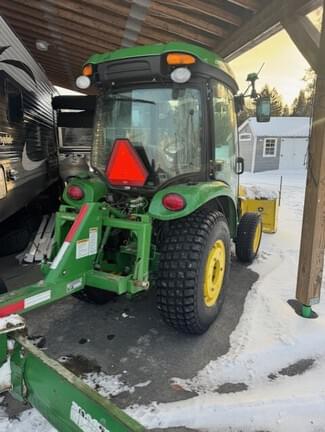 Image of John Deere 3039R equipment image 3