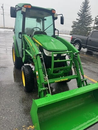 2022 John Deere 3039R Equipment Image0