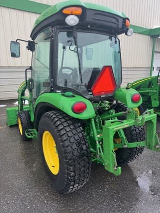 Image of John Deere 3039R equipment image 2