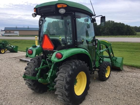 Image of John Deere 3039R equipment image 4