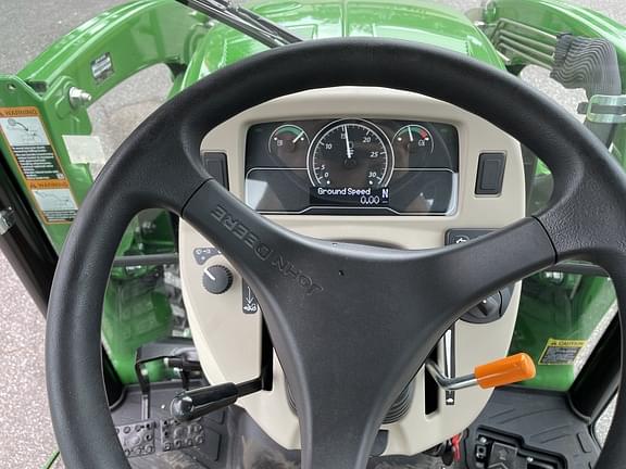 Thumbnail image John Deere 3039R 10