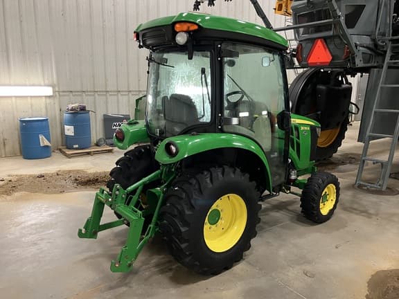 Image of John Deere 3039R equipment image 1
