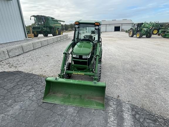 Image of John Deere 3039R equipment image 2