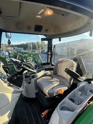 Image of John Deere 3039R equipment image 2