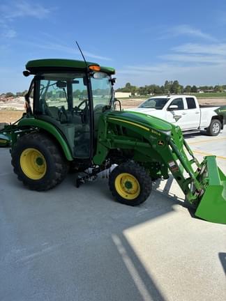 Image of John Deere 3039R equipment image 2