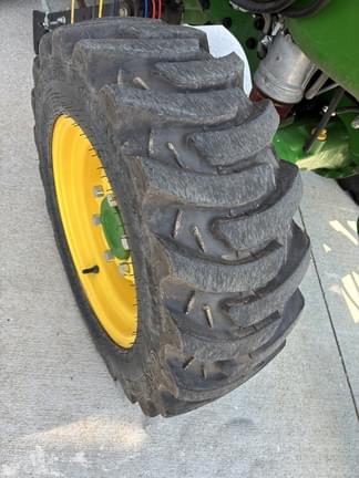 Image of John Deere 3039R equipment image 4