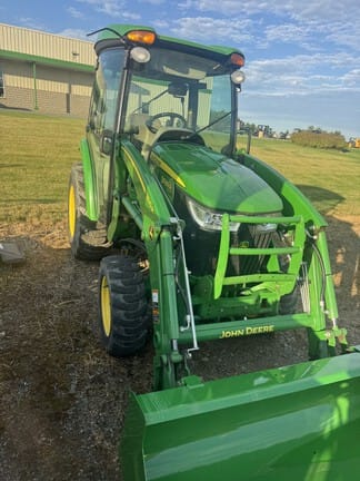 2022 John Deere 3039R Equipment Image0