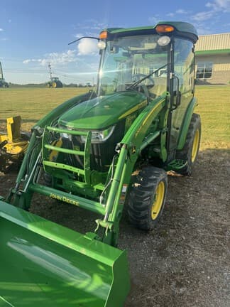Image of John Deere 3039R equipment image 1