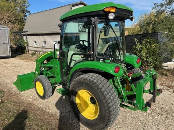 Image of John Deere 3039R equipment image 1