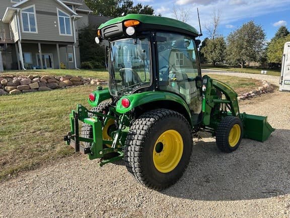 Image of John Deere 3039R equipment image 4
