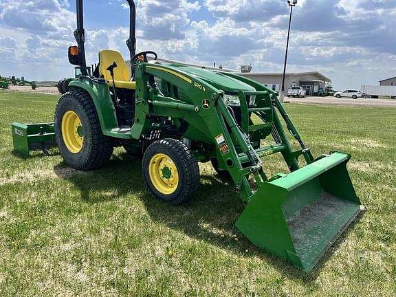 Image of John Deere 3039R equipment image 1