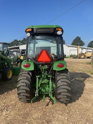 Image of John Deere 3039R equipment image 2