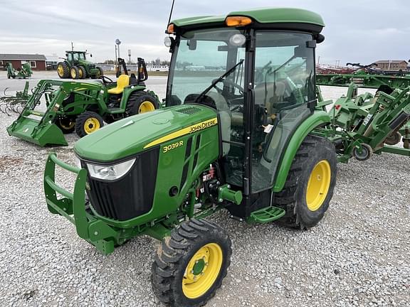 2022 John Deere 3039R Equipment Image0