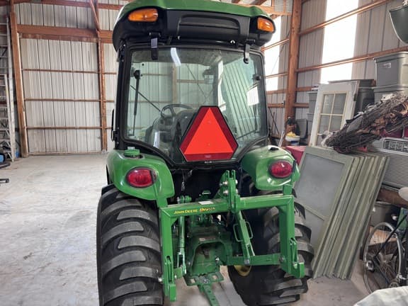 Image of John Deere 3039R equipment image 3