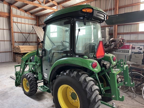 Image of John Deere 3039R equipment image 2