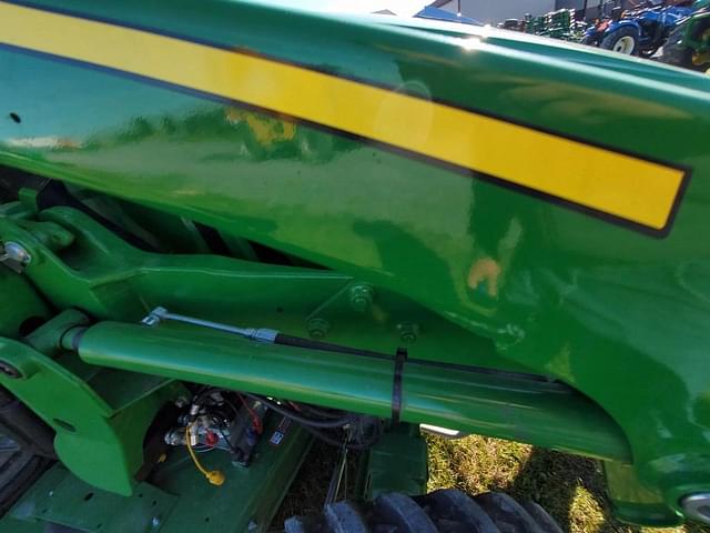 Image of John Deere 3039R equipment image 3