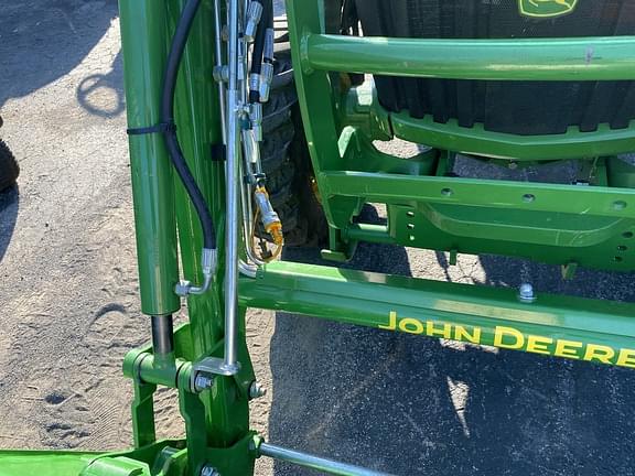 Image of John Deere 3039R equipment image 2