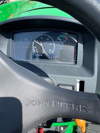 Image of John Deere 3043D equipment image 4