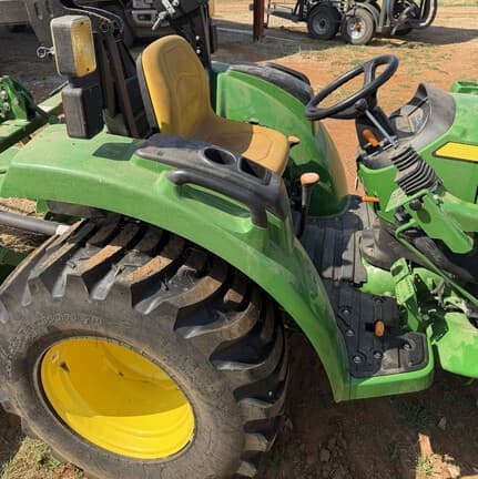 Image of John Deere 3043D equipment image 4