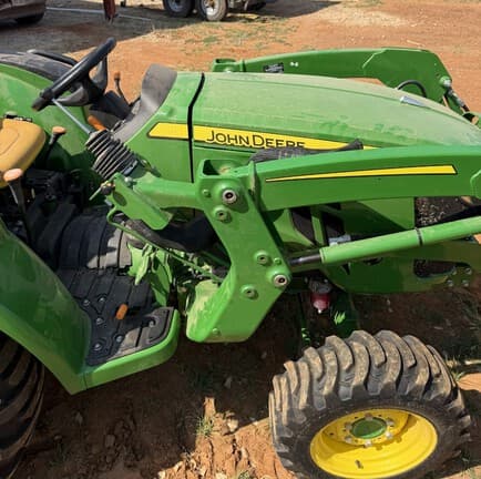Image of John Deere 3043D equipment image 2