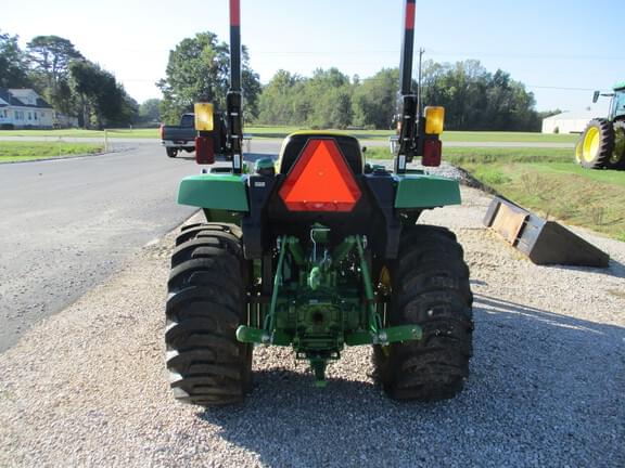 Image of John Deere 3043D equipment image 3