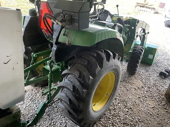 Image of John Deere 3043D equipment image 4