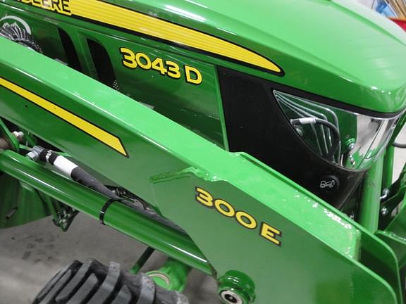 Image of John Deere 3043D equipment image 3