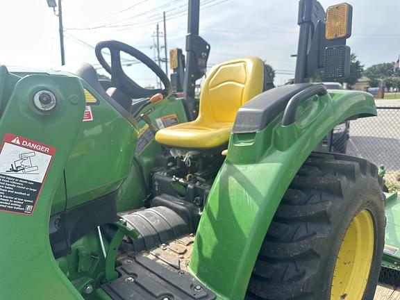 Image of John Deere 3043D equipment image 4