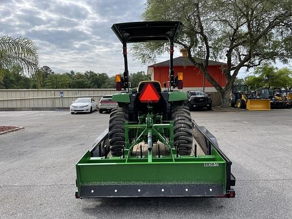 Image of John Deere 3043D equipment image 4