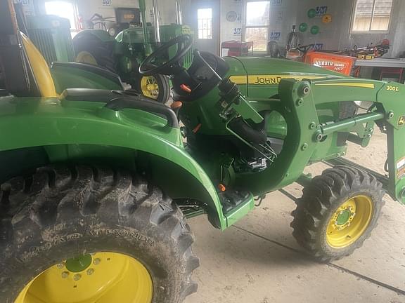 Image of John Deere 3043D equipment image 2