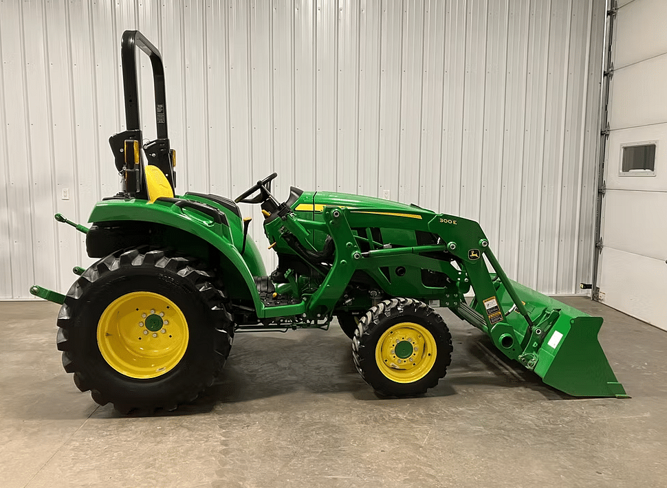 Image of John Deere 3043D Primary Image