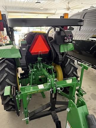 Image of John Deere 3043D equipment image 4