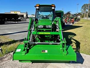 Main image John Deere 3046R 4