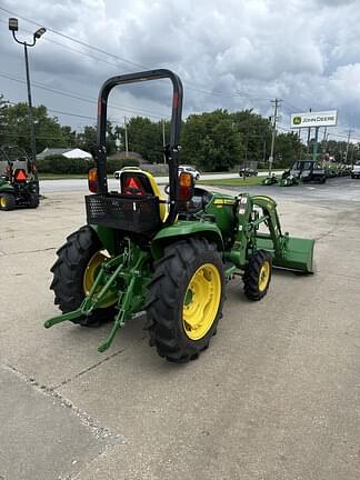 Image of John Deere 3046R equipment image 2