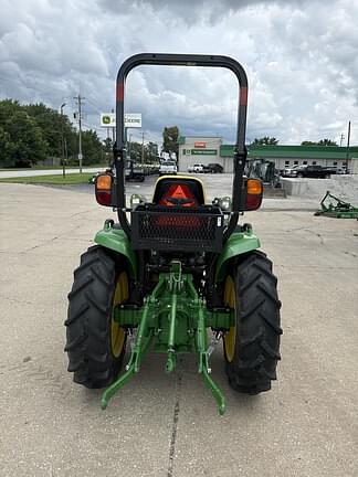 Image of John Deere 3046R equipment image 3