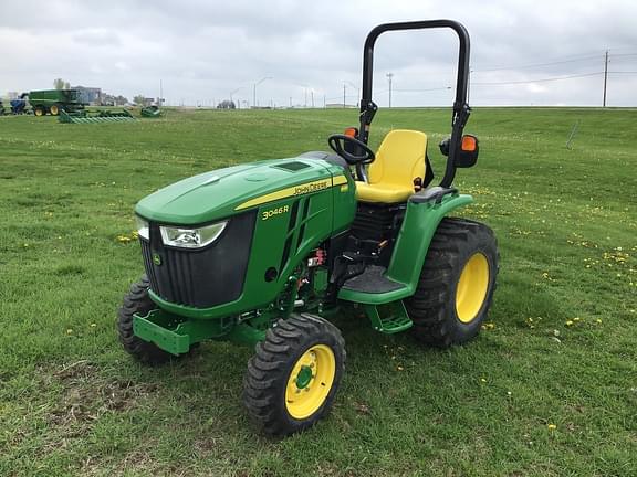 Image of John Deere 3046R equipment image 1