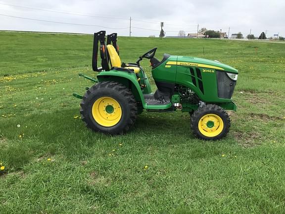 Image of John Deere 3046R equipment image 2