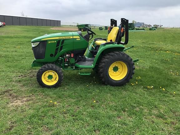 Image of John Deere 3046R equipment image 3