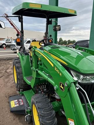 Image of John Deere 3046R equipment image 4