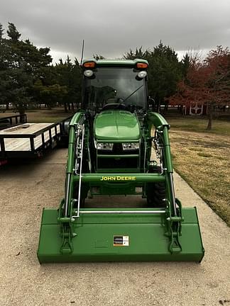 Image of John Deere 3046R equipment image 2