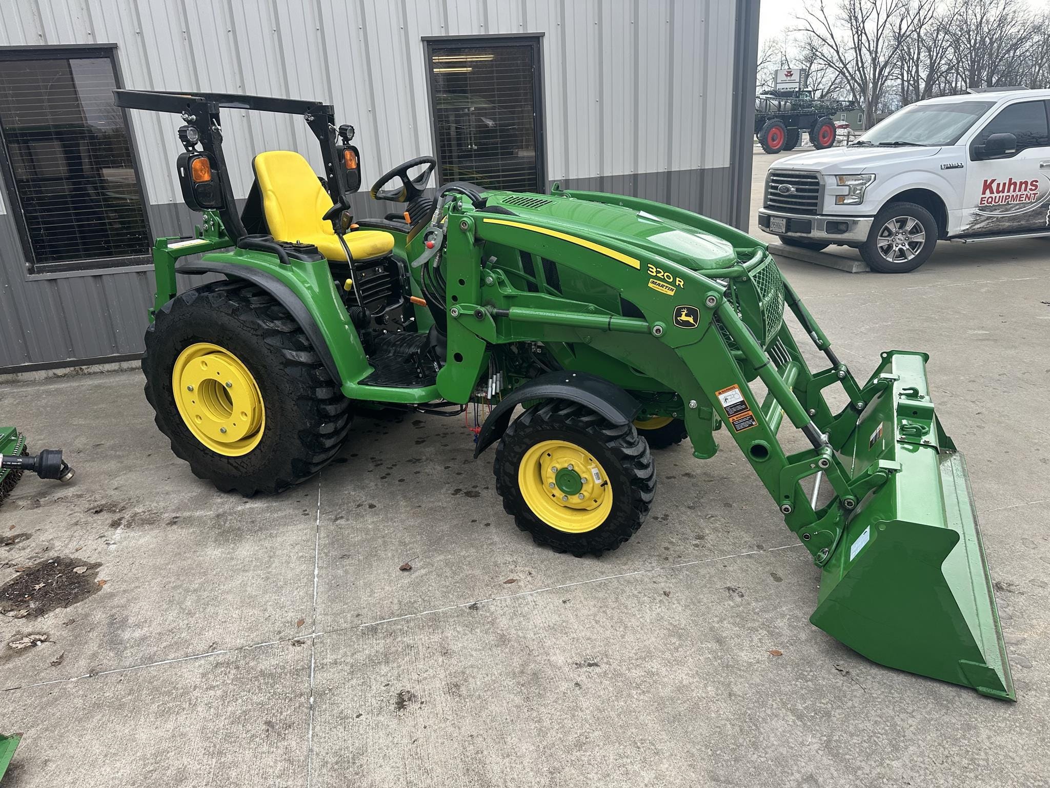 2022 John Deere 3046R Equipment Image0