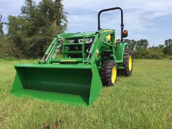 Image of John Deere 3046R equipment image 3