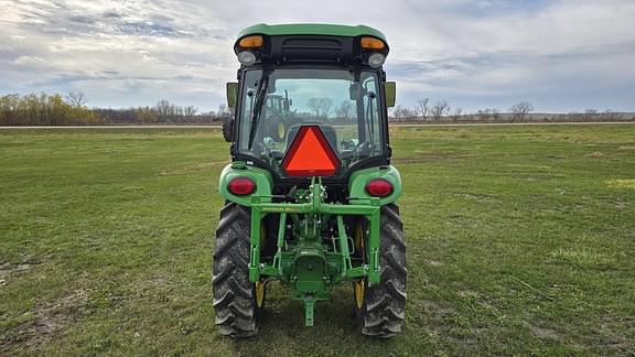 Image of John Deere 3046R equipment image 3