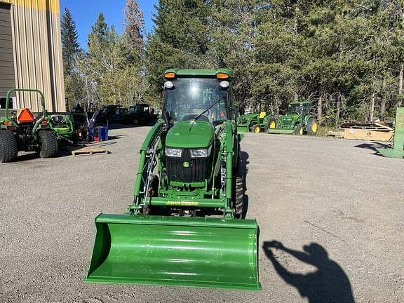 Image of John Deere 3046R equipment image 4