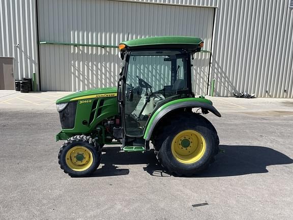 Image of John Deere 3046R equipment image 2