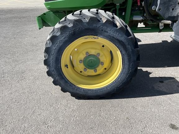 Image of John Deere 3046R equipment image 4