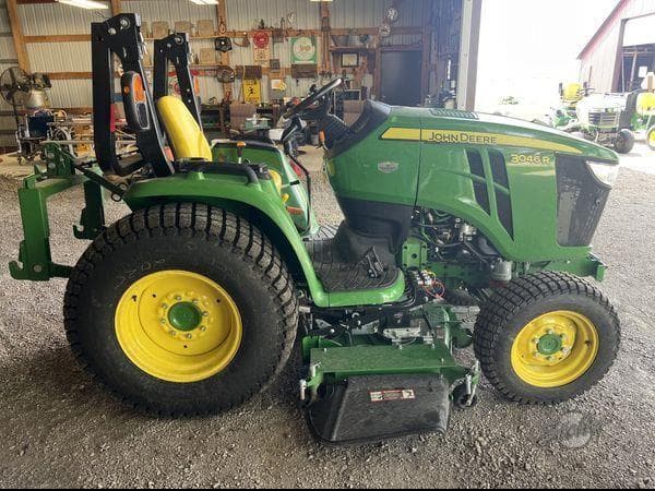 Image of John Deere 3046R equipment image 1
