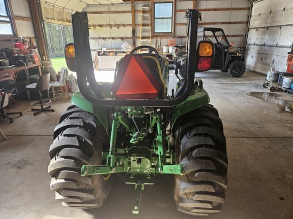 Image of John Deere 3046R equipment image 3