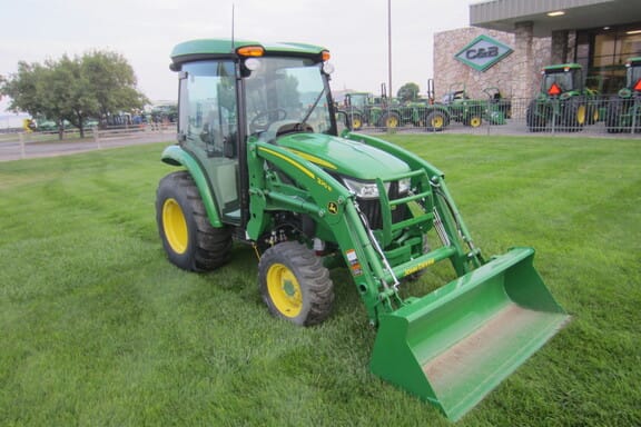 Main image John Deere 3046R