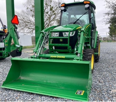 Image of John Deere 3046R equipment image 1